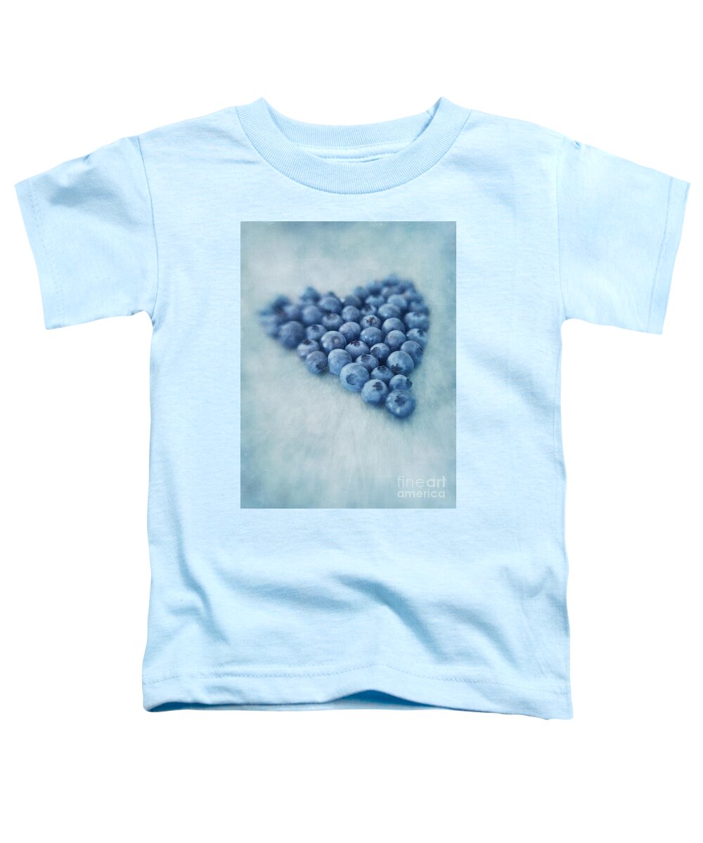 Blueberry Toddler T-Shirt featuring the photograph I love blueberries by Priska Wettstein