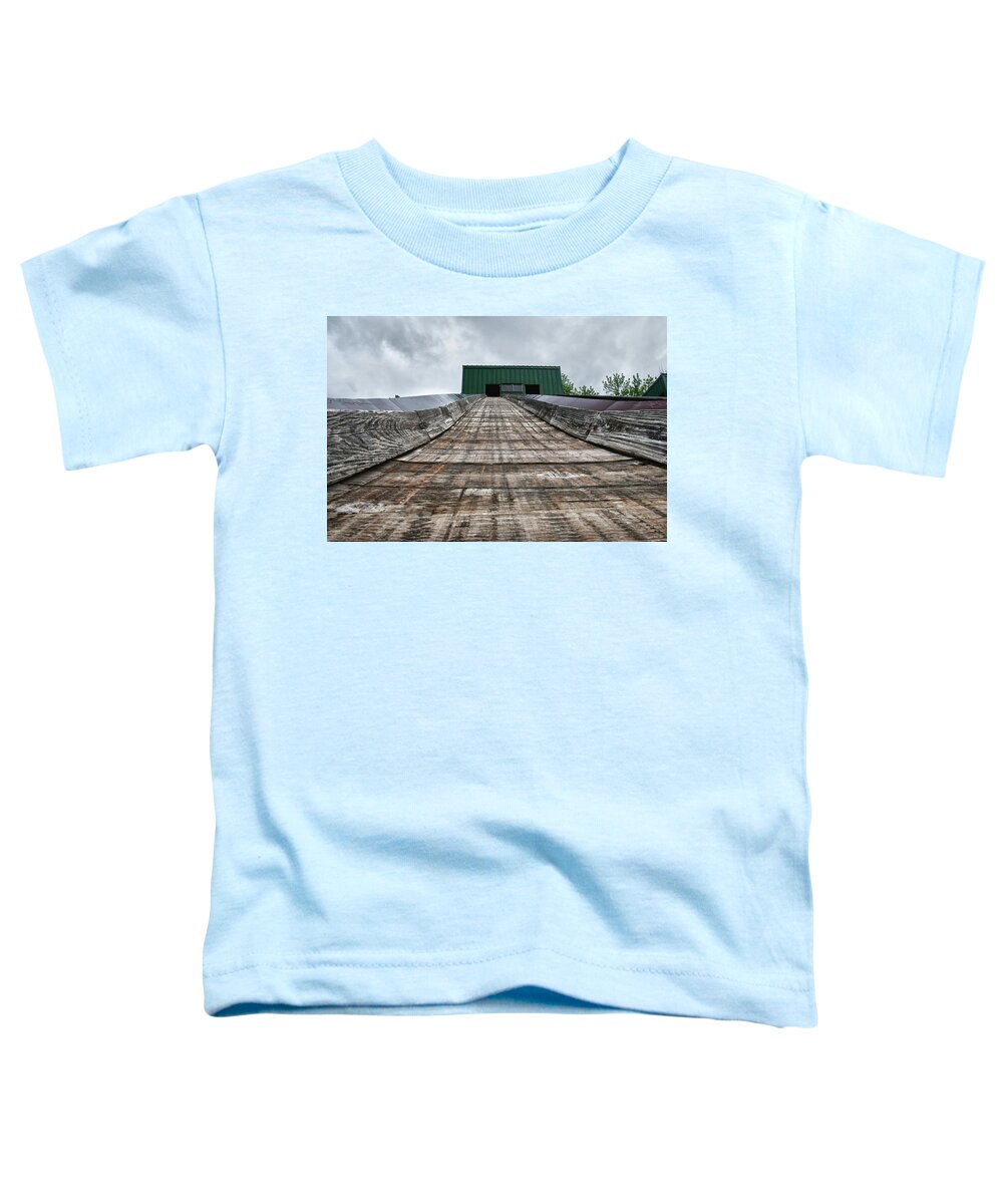 Chestnut Ridge Pari Toddler T-Shirt featuring the photograph Toboggan Run 5786 by Guy Whiteley