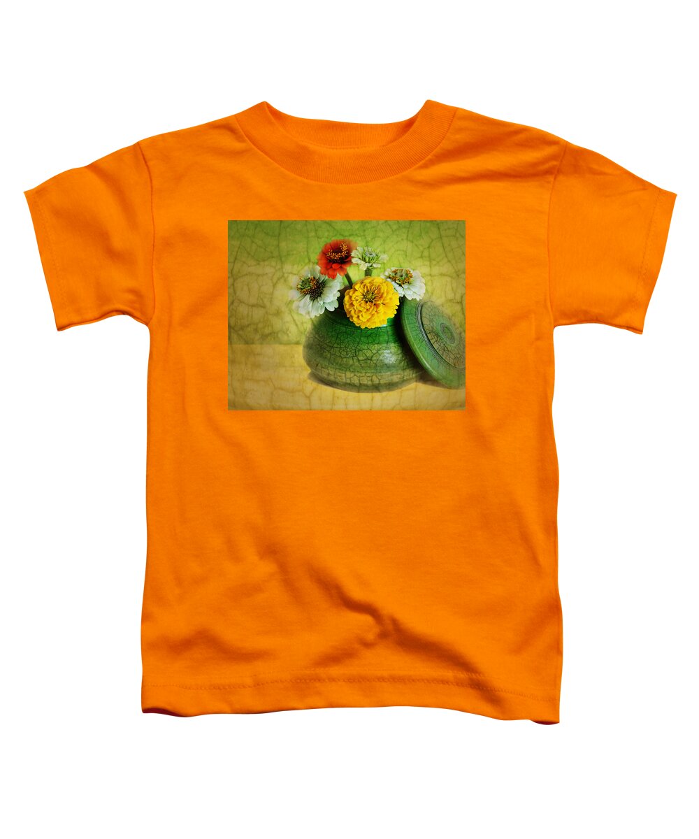 Zinnia Toddler T-Shirt featuring the photograph Zinnia Still LIfe by Nikolyn McDonald