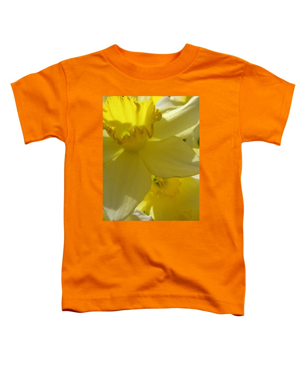 Daffodil Toddler T-Shirt featuring the photograph Simplicity Within by Kim Galluzzo