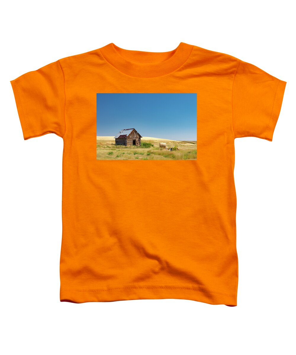 Shack Toddler T-Shirt featuring the photograph A Shack Apart by Todd Klassy