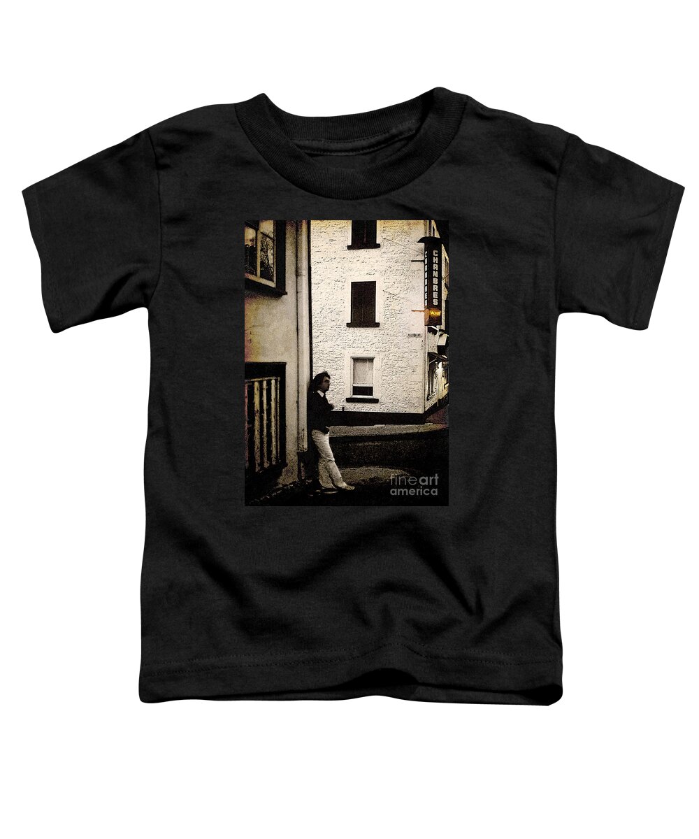 Streetscape Toddler T-Shirt featuring the photograph Chambres Vacant by Ellen Cotton