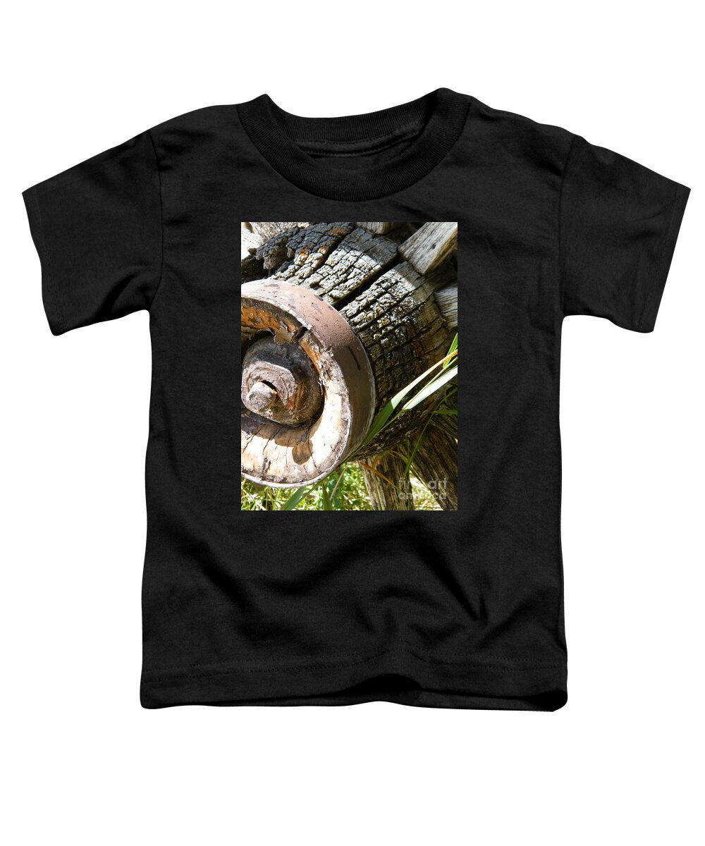 Wagon Wheel Toddler T-Shirt featuring the photograph Old Hub by Ann E Robson