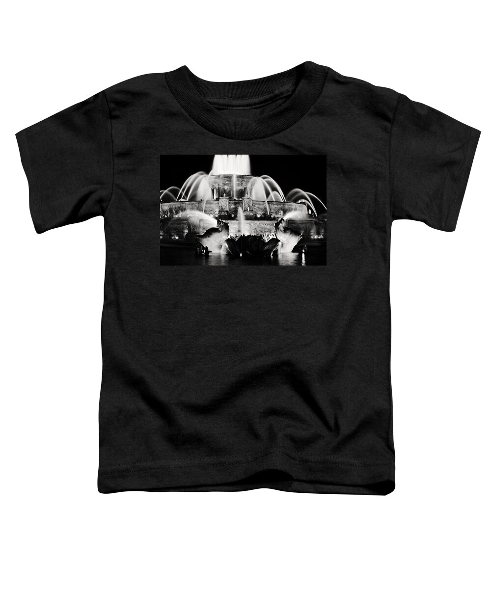 Buckingham Fountain Toddler T-Shirt featuring the photograph Buckingham Fountain at Night #1 by Laura Kinker