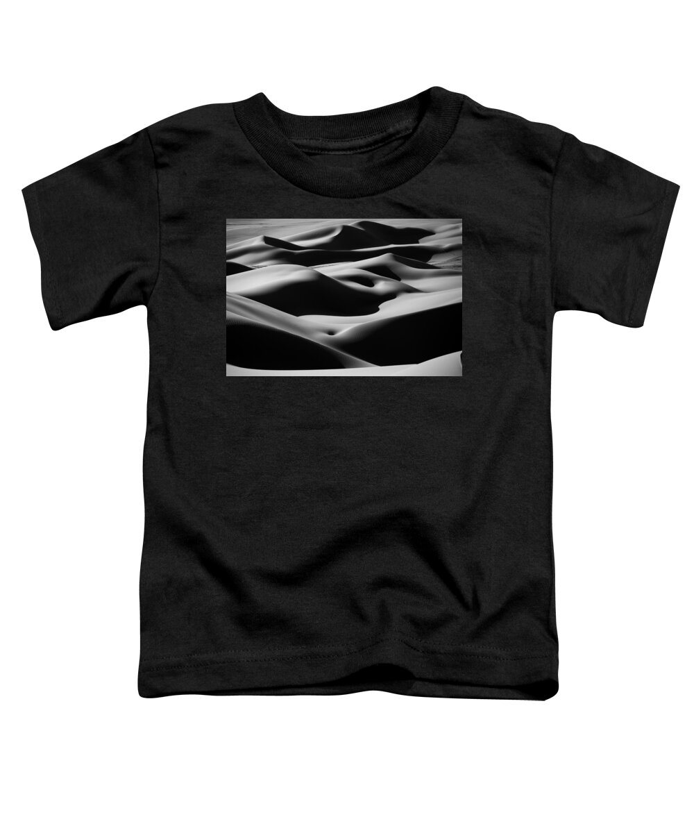 Sand Toddler T-Shirt featuring the photograph Desert curves by Ivan Slosar