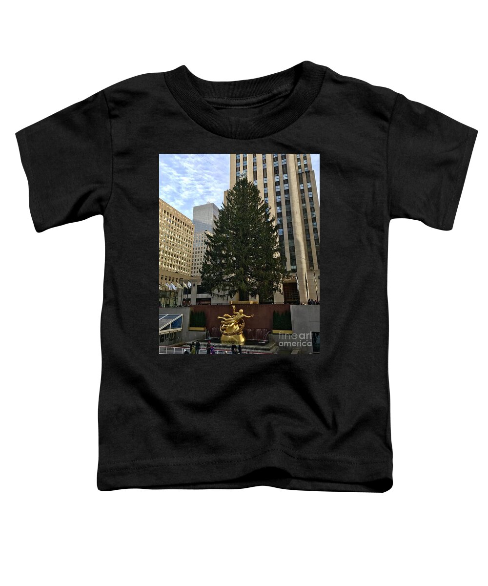 Christmas Tree Toddler T-Shirt featuring the photograph Rockefeller Center Christmas Tree by CAC Graphics