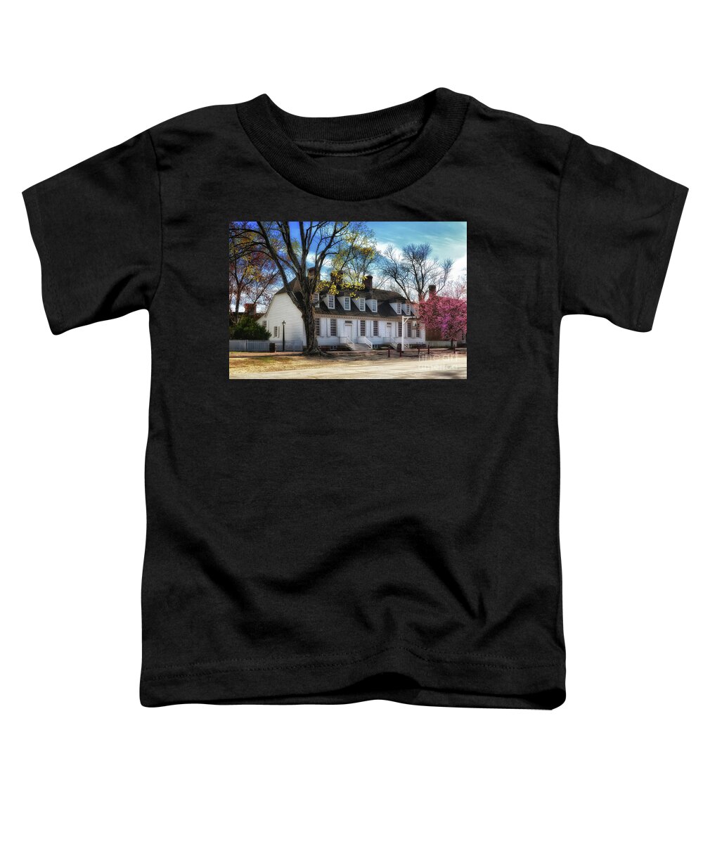 Williamsburg Toddler T-Shirt featuring the photograph The Wetherburn Tavern by Lois Bryan