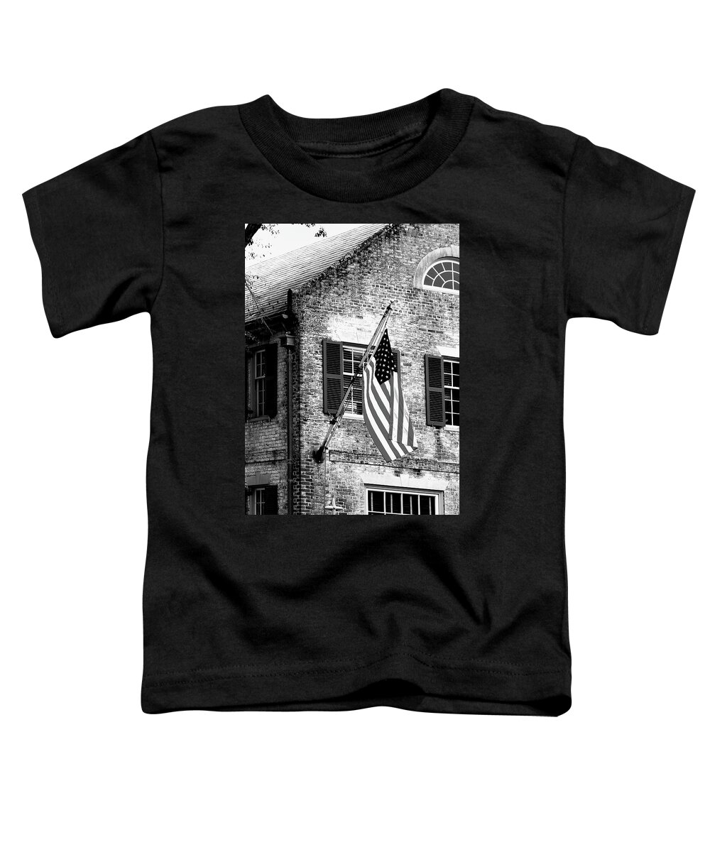 Colonial Toddler T-Shirt featuring the photograph US Flag in Colonial Williamsbug by Emanuel Tanjala