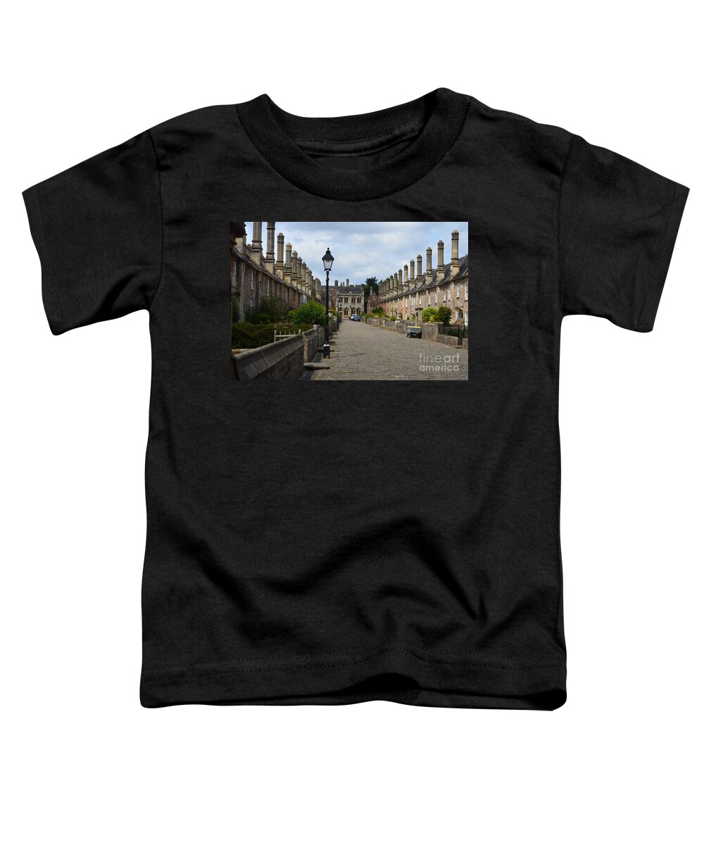 Vicars Close Wells Toddler T-Shirt featuring the photograph Vicars Close by Andy Thompson