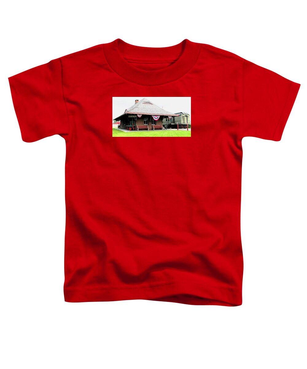 New Oxford Toddler T-Shirt featuring the photograph New Oxford Pennsylvania Train Station by Angela Davies