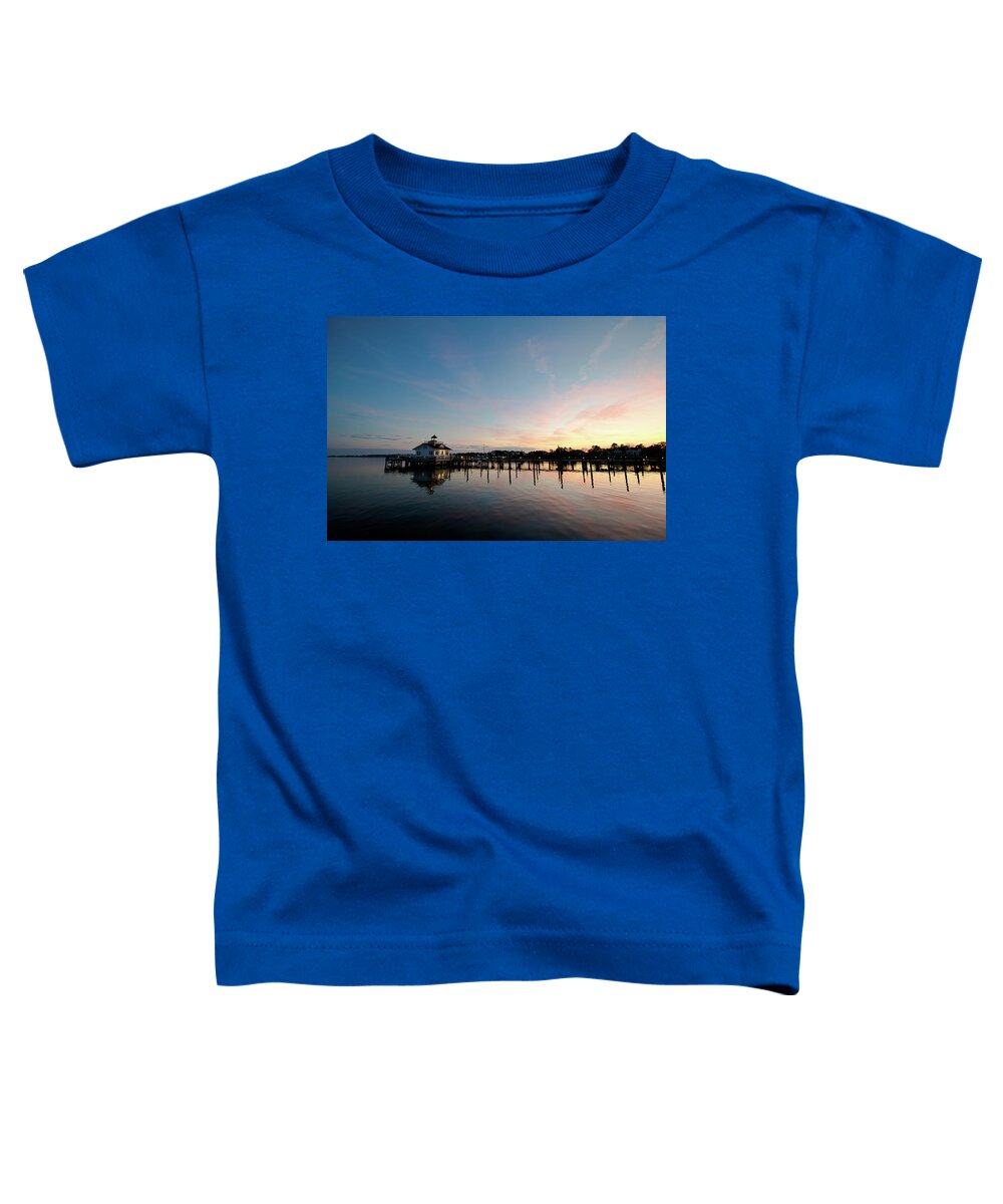 Roanoke Marshes Light Toddler T-Shirt featuring the photograph Roanoke Marshes Lighthouse At Dusk by David Sutton