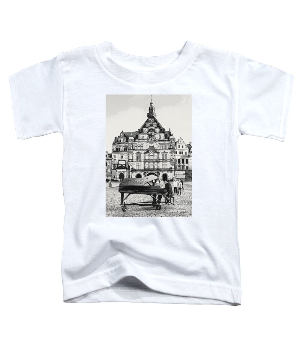 Photo Toddler T-Shirt featuring the photograph Pianist in Town by Jutta Maria Pusl