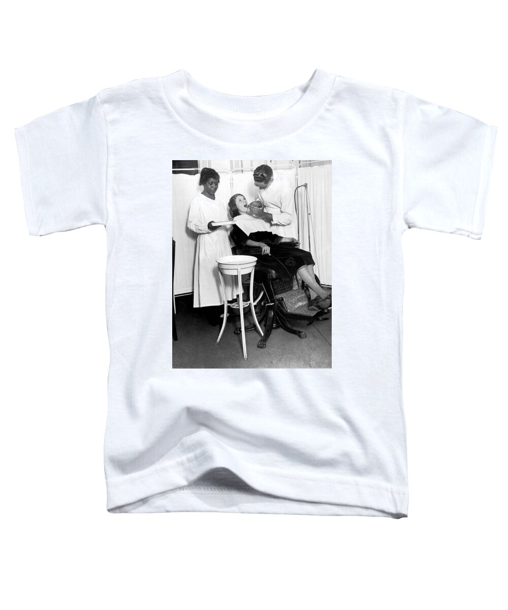 16-17 Years Toddler T-Shirt featuring the photograph The North Harlem Dental Clinic by Underwood Archives