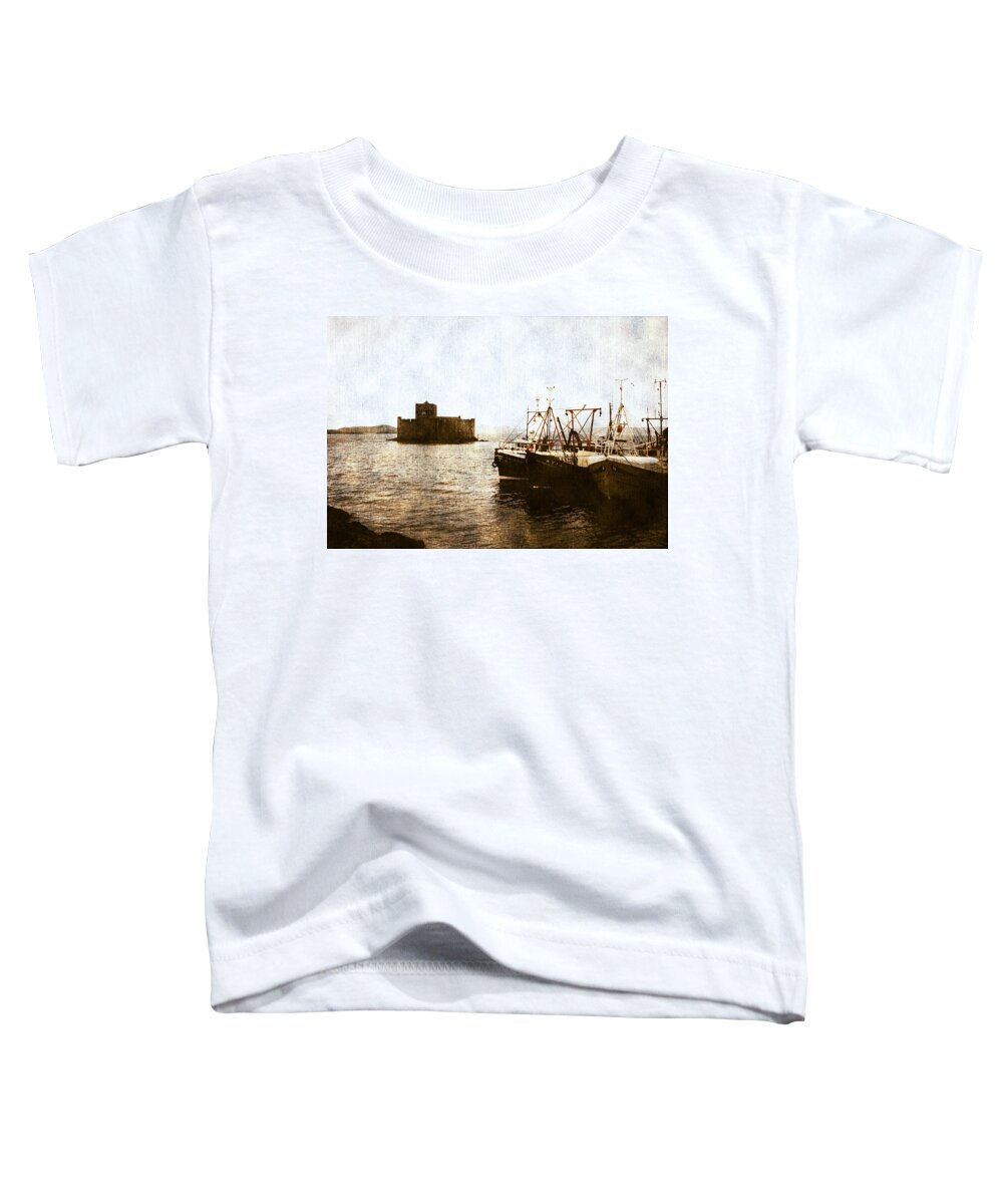 Scottish Castle Toddler T-Shirt featuring the photograph Kisimul Castle Scotland by Jasna Buncic