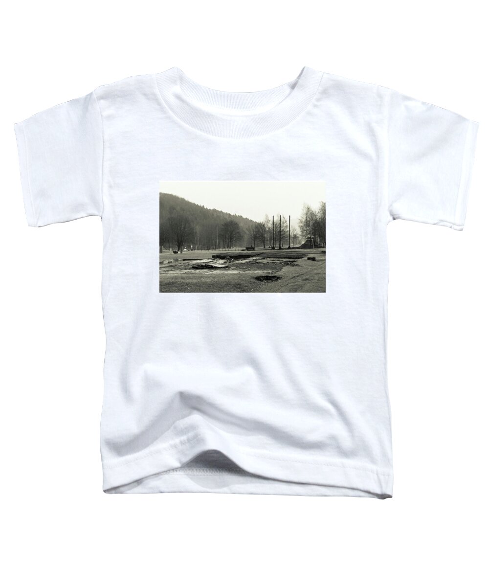 Memorial Toddler T-Shirt featuring the photograph Dora

#monochrome #canon #nordhausen by Mandy Tabatt