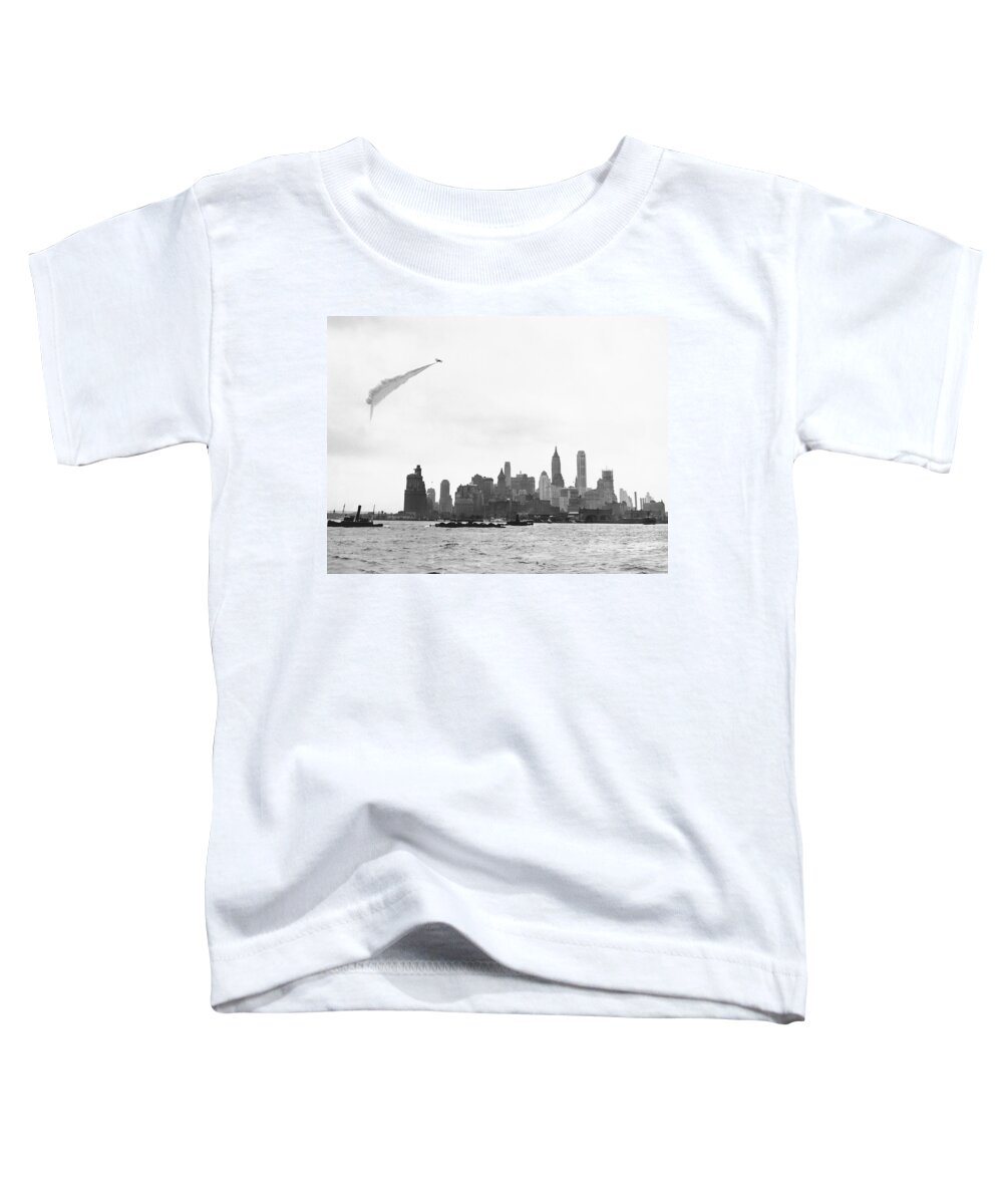 1920s Toddler T-Shirt featuring the photograph Smoke Screen Over New York by Underwood Archives