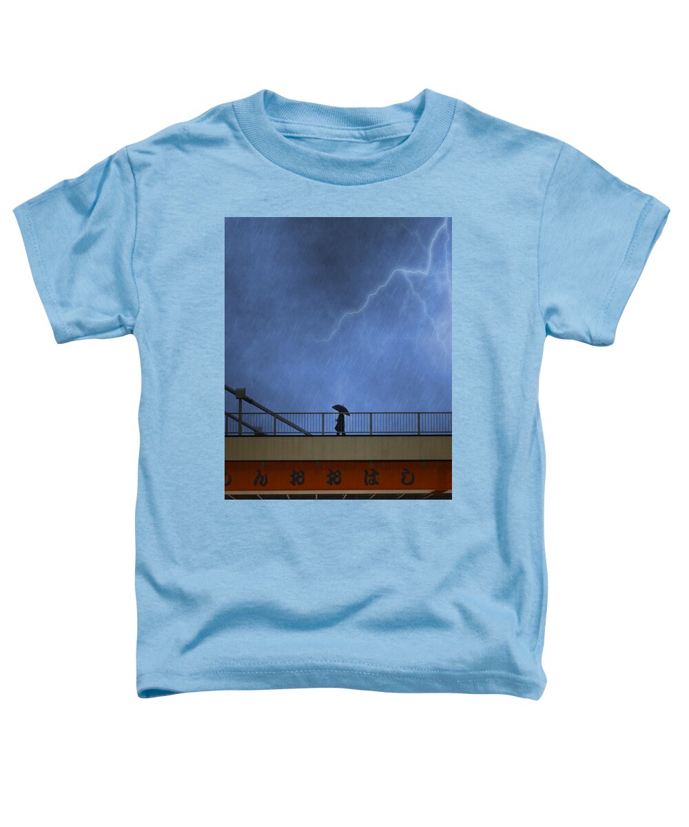 Bridge Toddler T-Shirt featuring the photograph Strolling in the Rain by Juli Scalzi