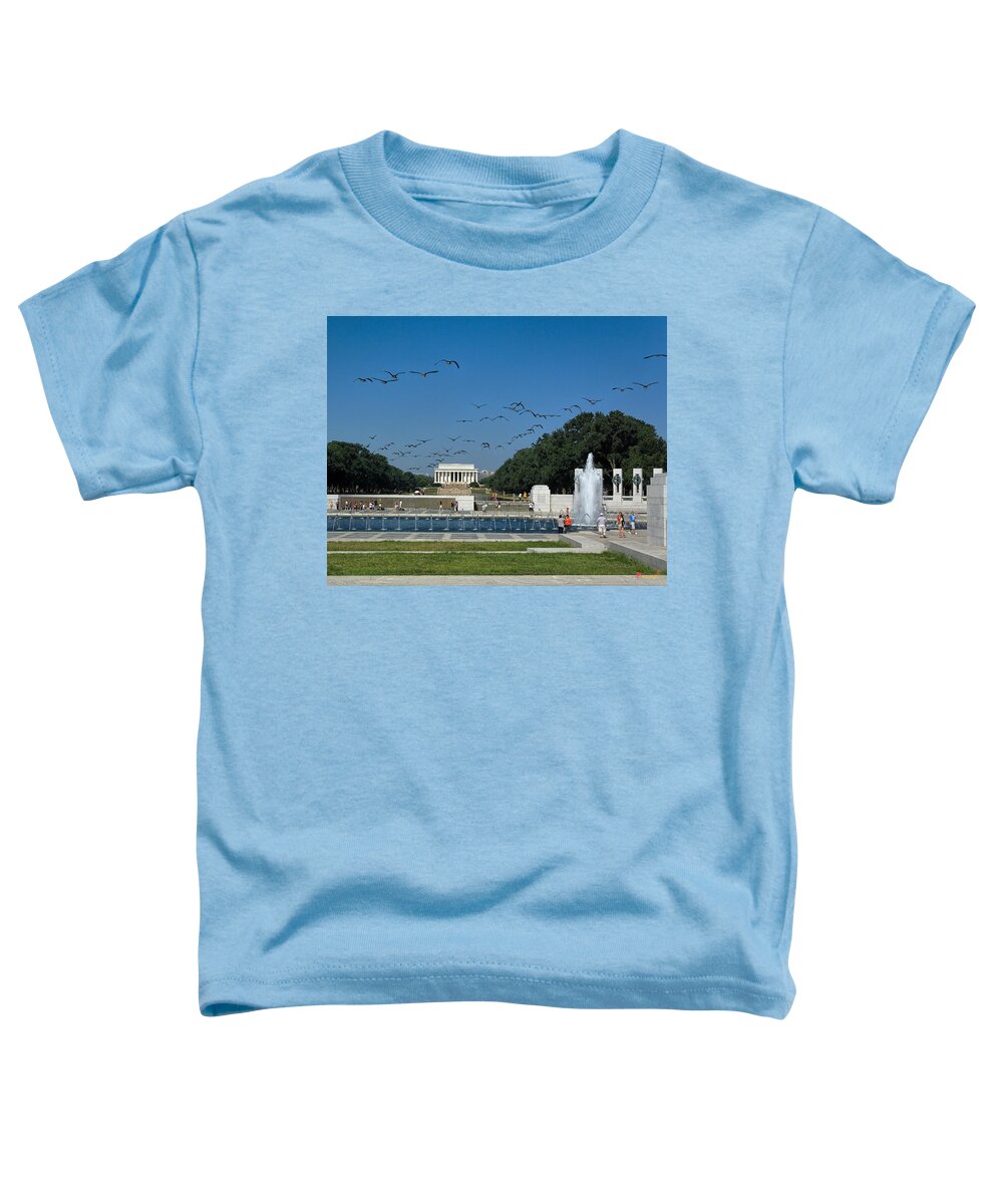 Scenic Toddler T-Shirt featuring the photograph The World War II Memorial--Geese Incoming DS029 by Gerry Gantt