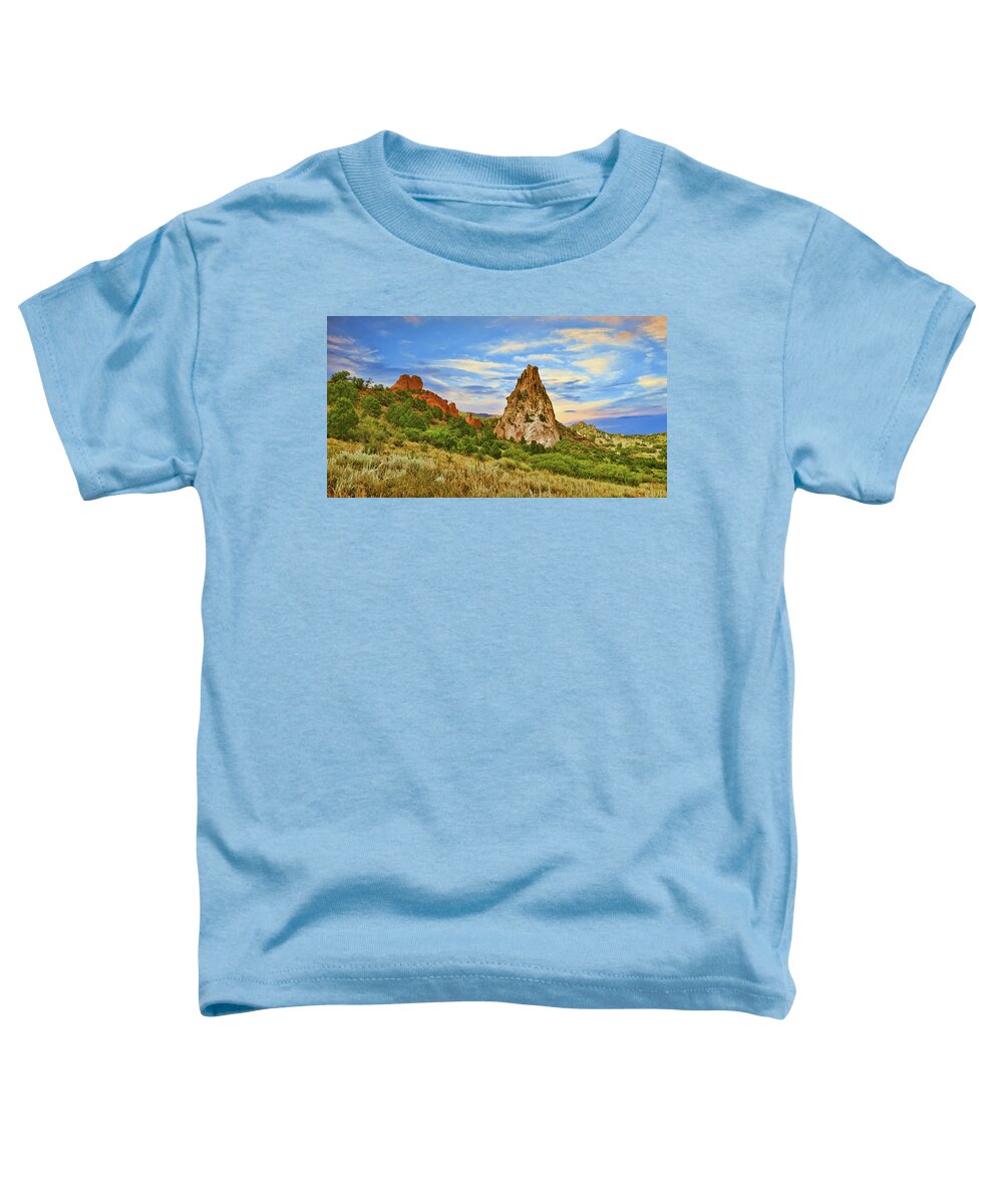 Colorado Toddler T-Shirt featuring the photograph Sandstone Rock Formation in the Garden of the Gods in Colorado by Ola Allen