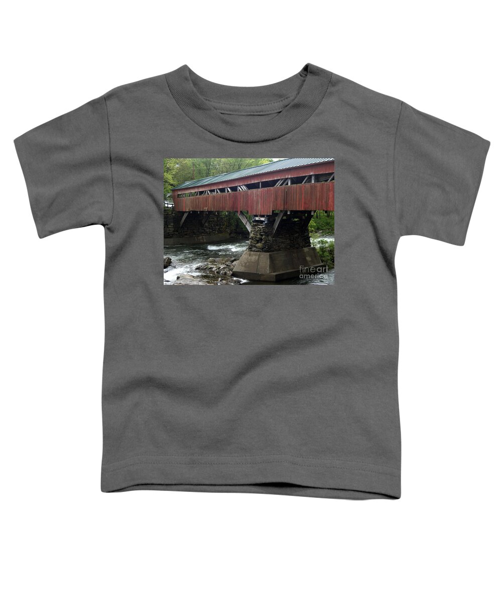 Taftsville Toddler T-Shirt featuring the photograph Taftsville Covered Bridge by John Greco