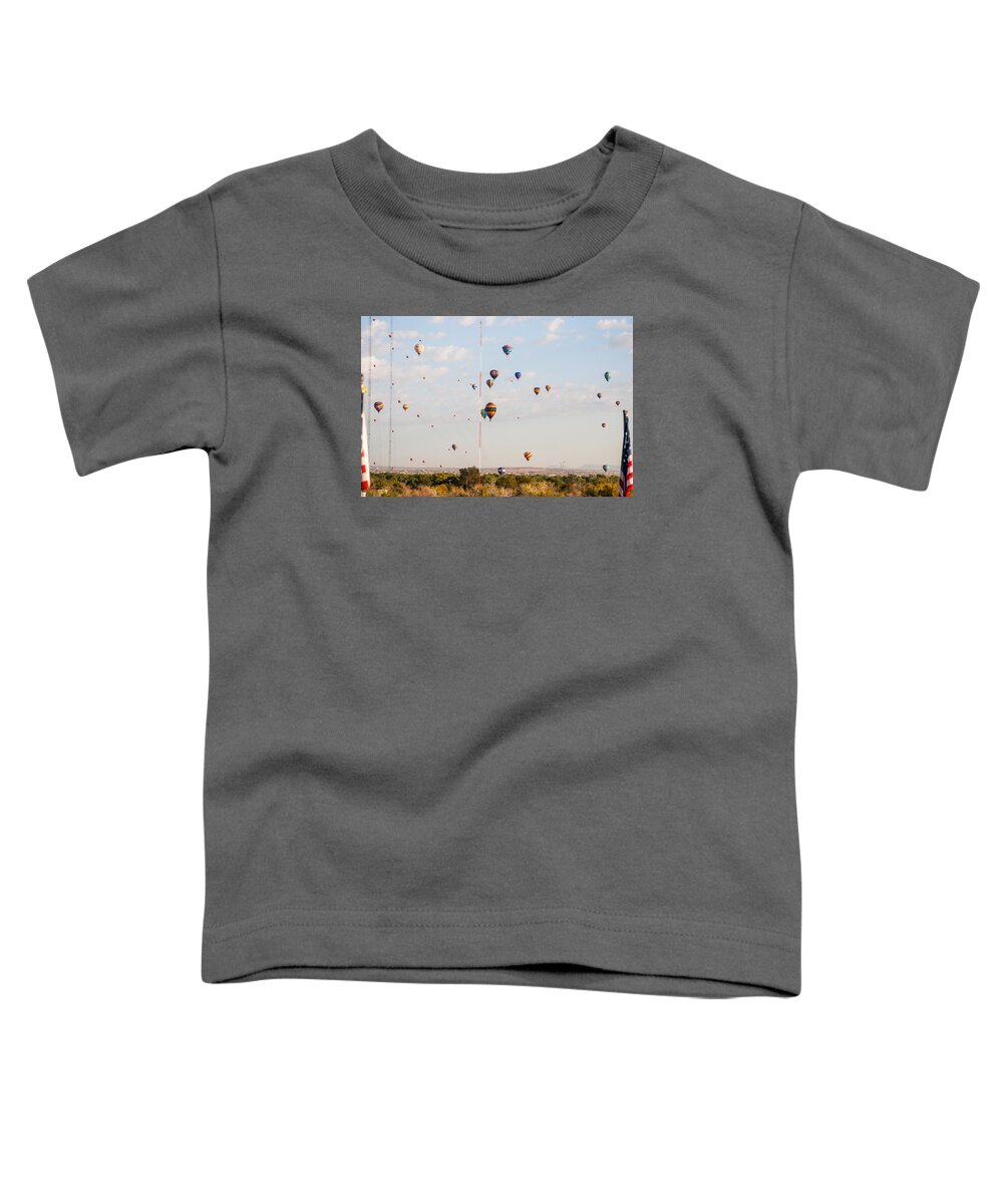 Hot Air Balloons Toddler T-Shirt featuring the photograph The Great Accent by Charles McCleanon