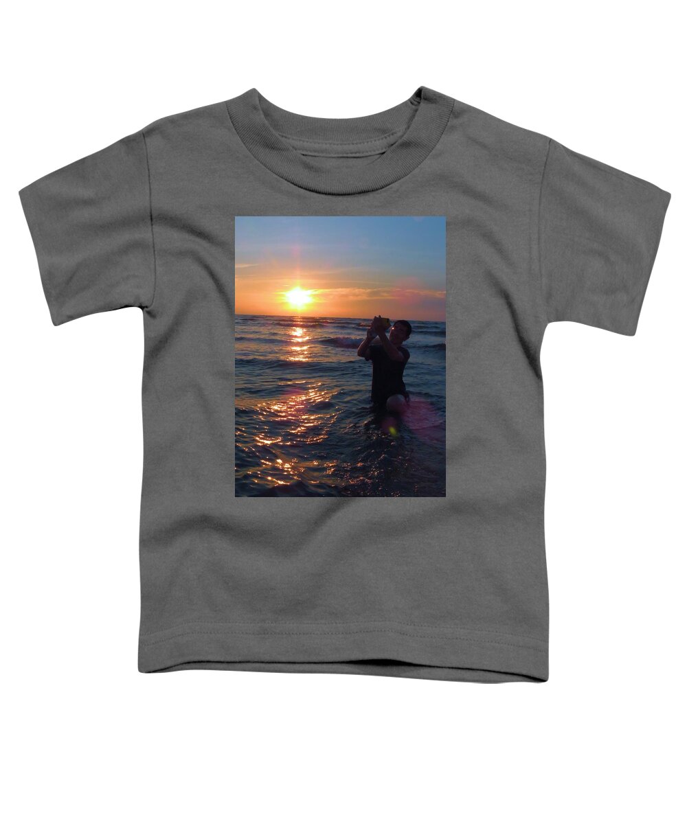 Selfie Toddler T-Shirt featuring the photograph Beauty and the Selfiefish by Vincent Green