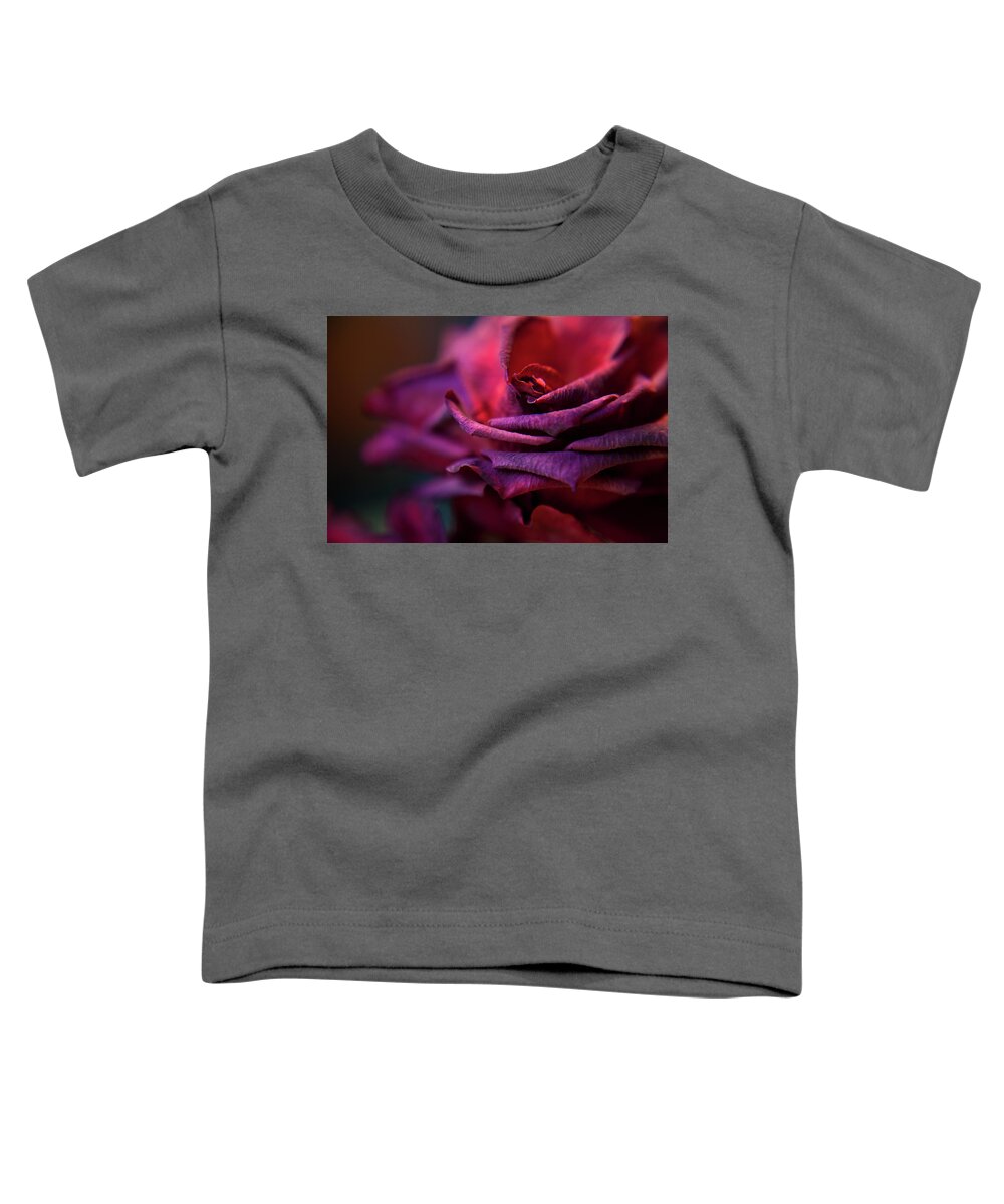 Red Toddler T-Shirt featuring the photograph Beauty's Rose by Theresa Tahara