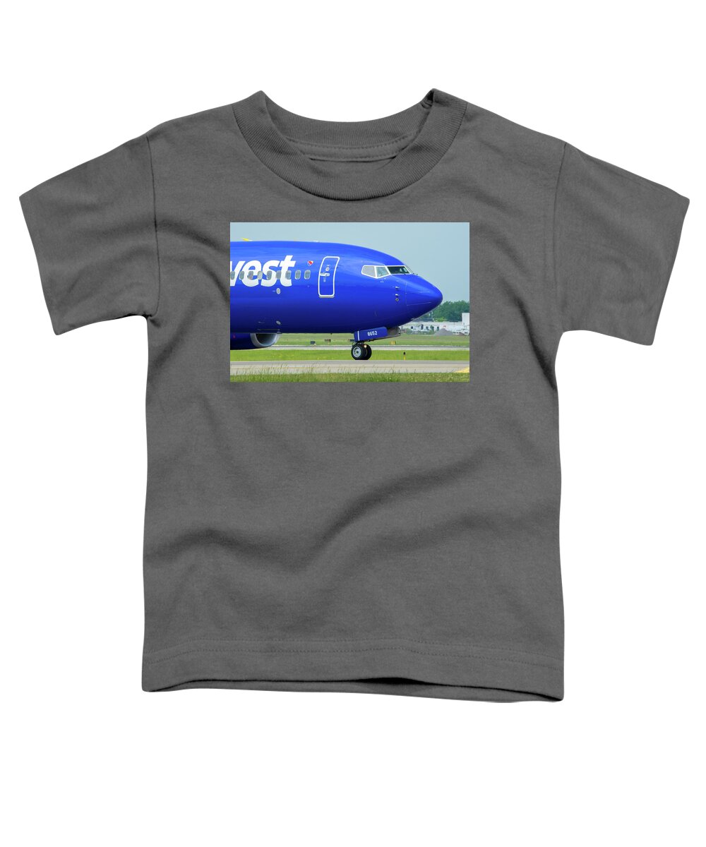737 Toddler T-Shirt featuring the photograph Boeing 737 N8652B by Guy Whiteley