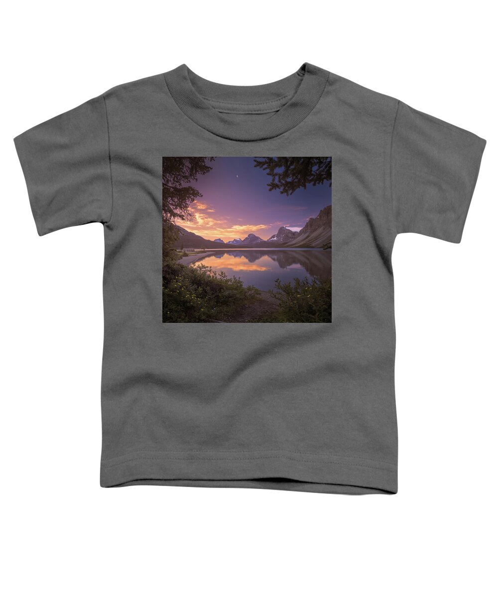 America Toddler T-Shirt featuring the photograph Bow Lake at dawn by William Lee