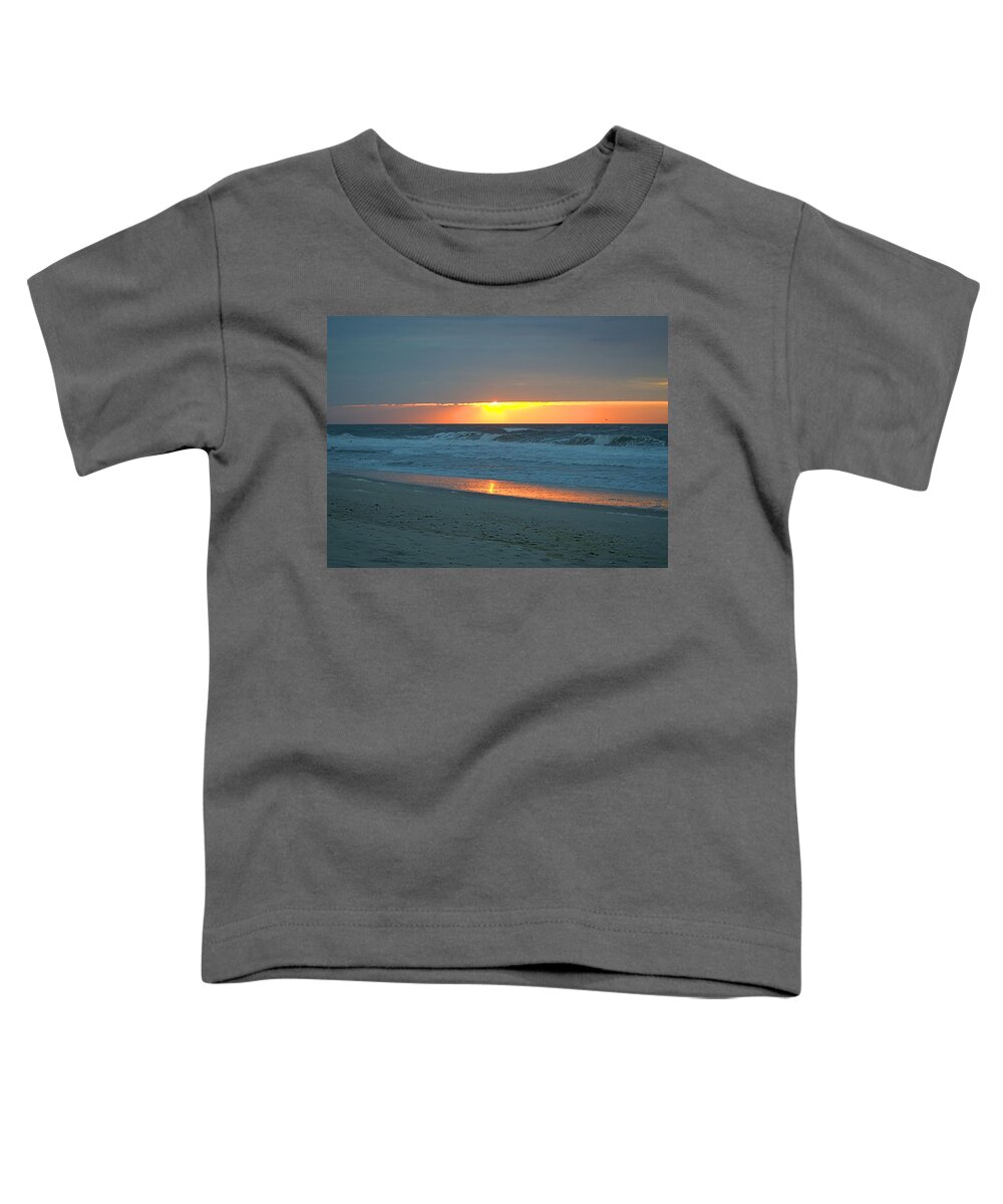 Seas Toddler T-Shirt featuring the photograph High Sunrise by Newwwman
