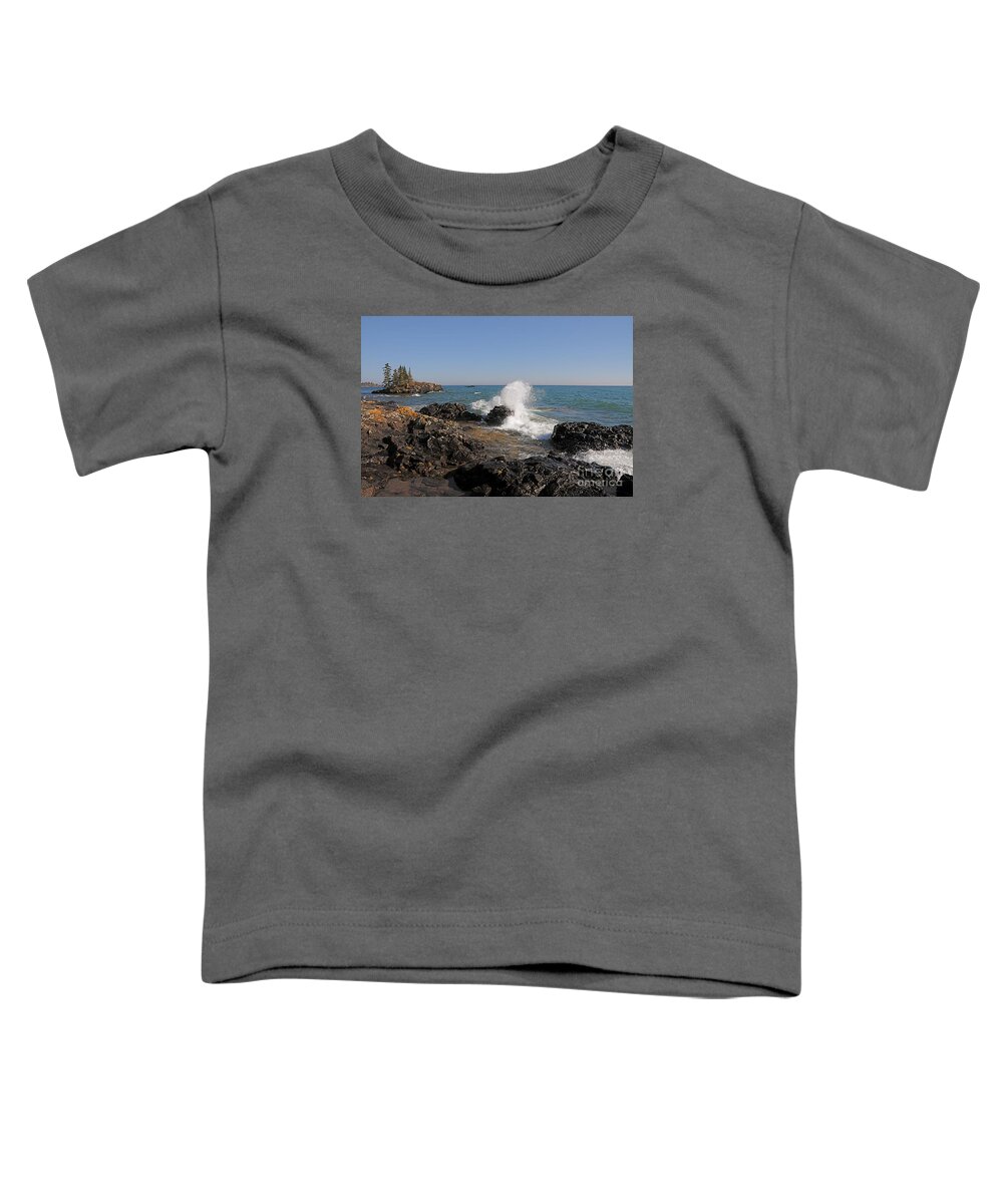 Lake Superior Toddler T-Shirt featuring the photograph Making a Splash by Sandra Updyke