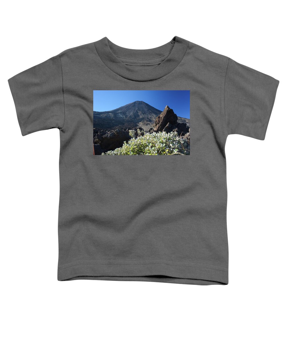 Tongariro Toddler T-Shirt featuring the photograph Ngauruhoe by Ivan Franklin