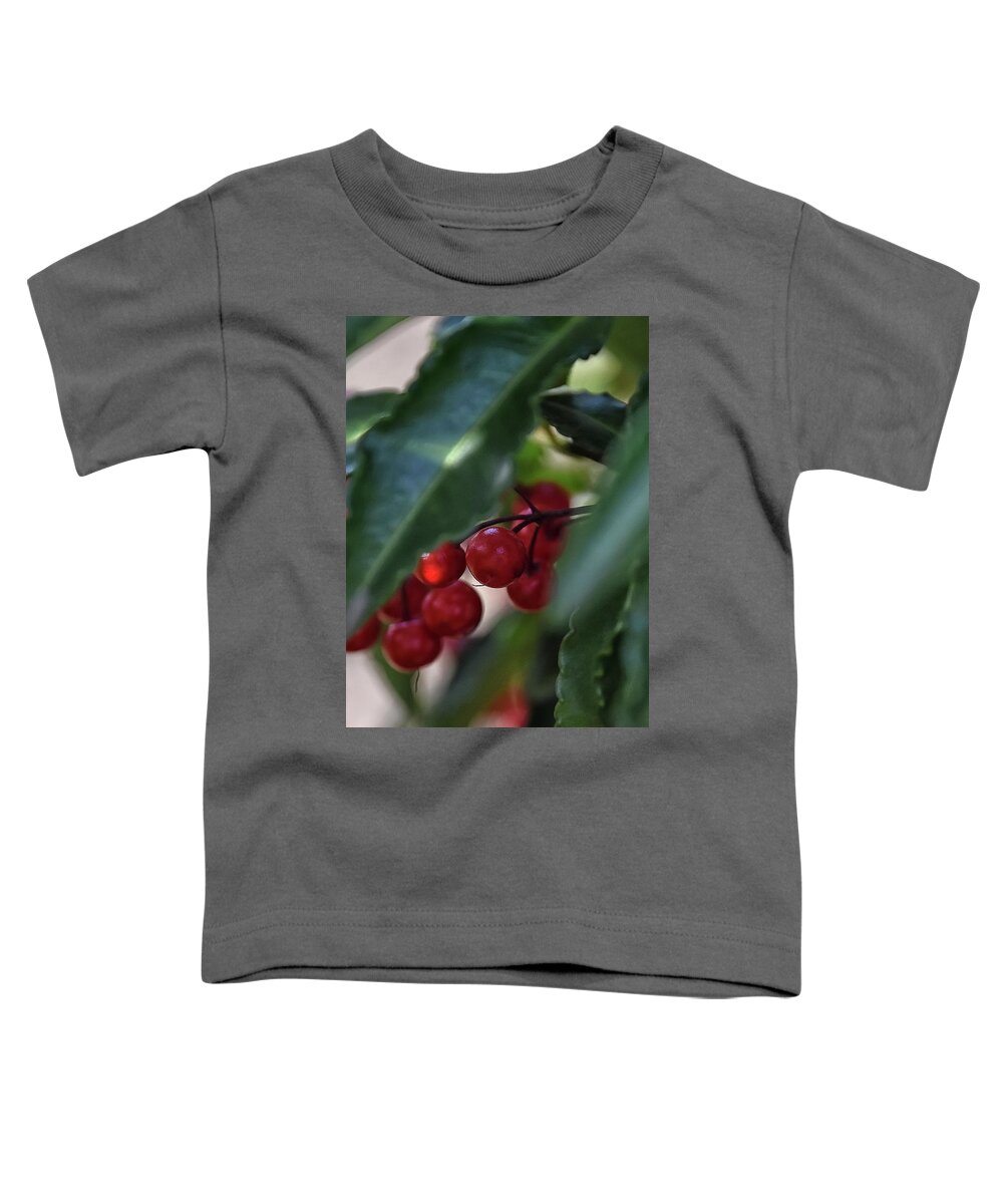 Red Toddler T-Shirt featuring the photograph Red Berry by Kuni Photography