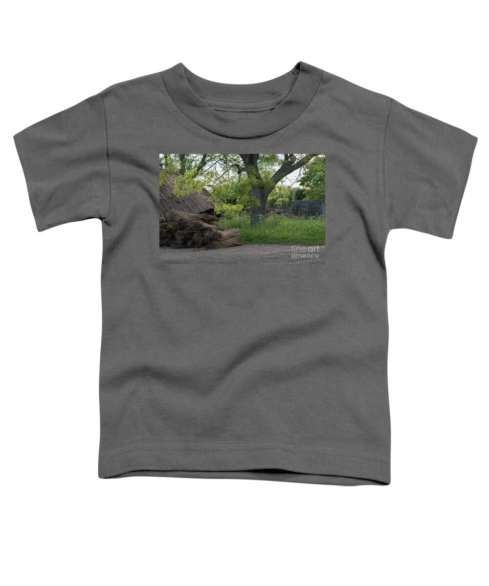 Thatched Toddler T-Shirt featuring the photograph The Thatched Roof, Great Dixter by Perry Rodriguez