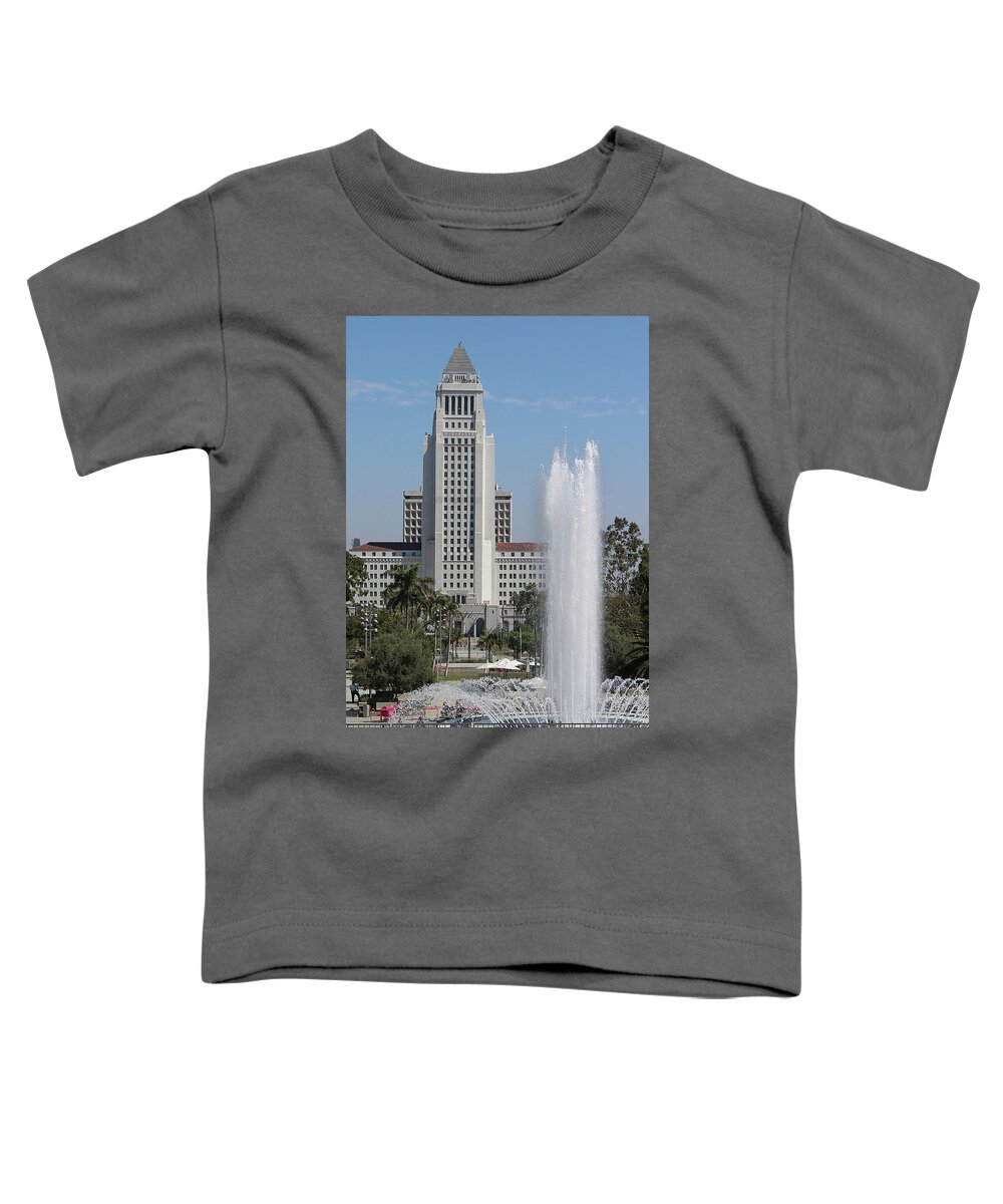 Buildings Toddler T-Shirt featuring the photograph Los Angeles City Hall and Arthur J. Will, Memorial Fountain by Roslyn Wilkins