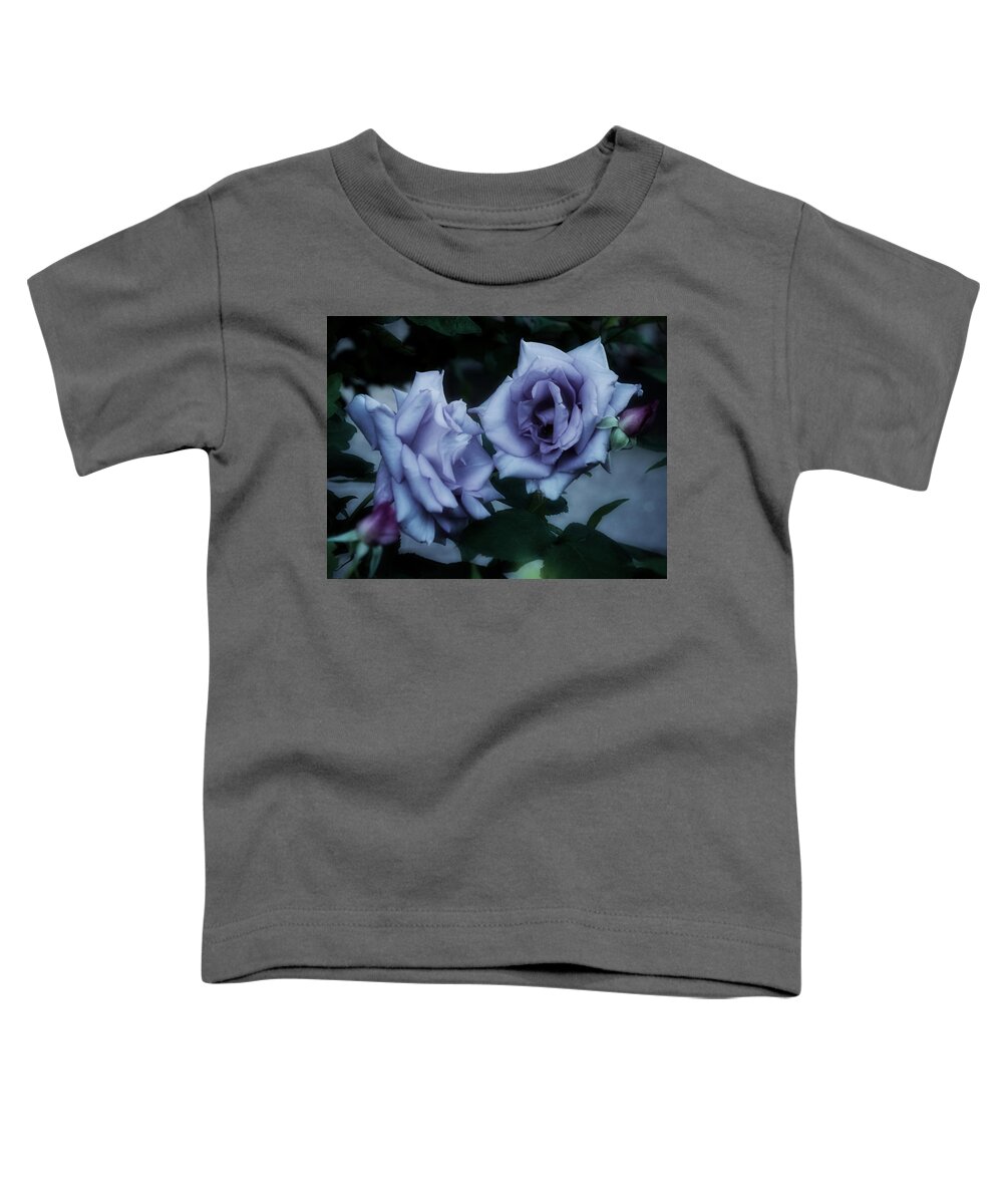 Purple Roses Toddler T-Shirt featuring the photograph Romantic Purple Roses by Richard Cummings