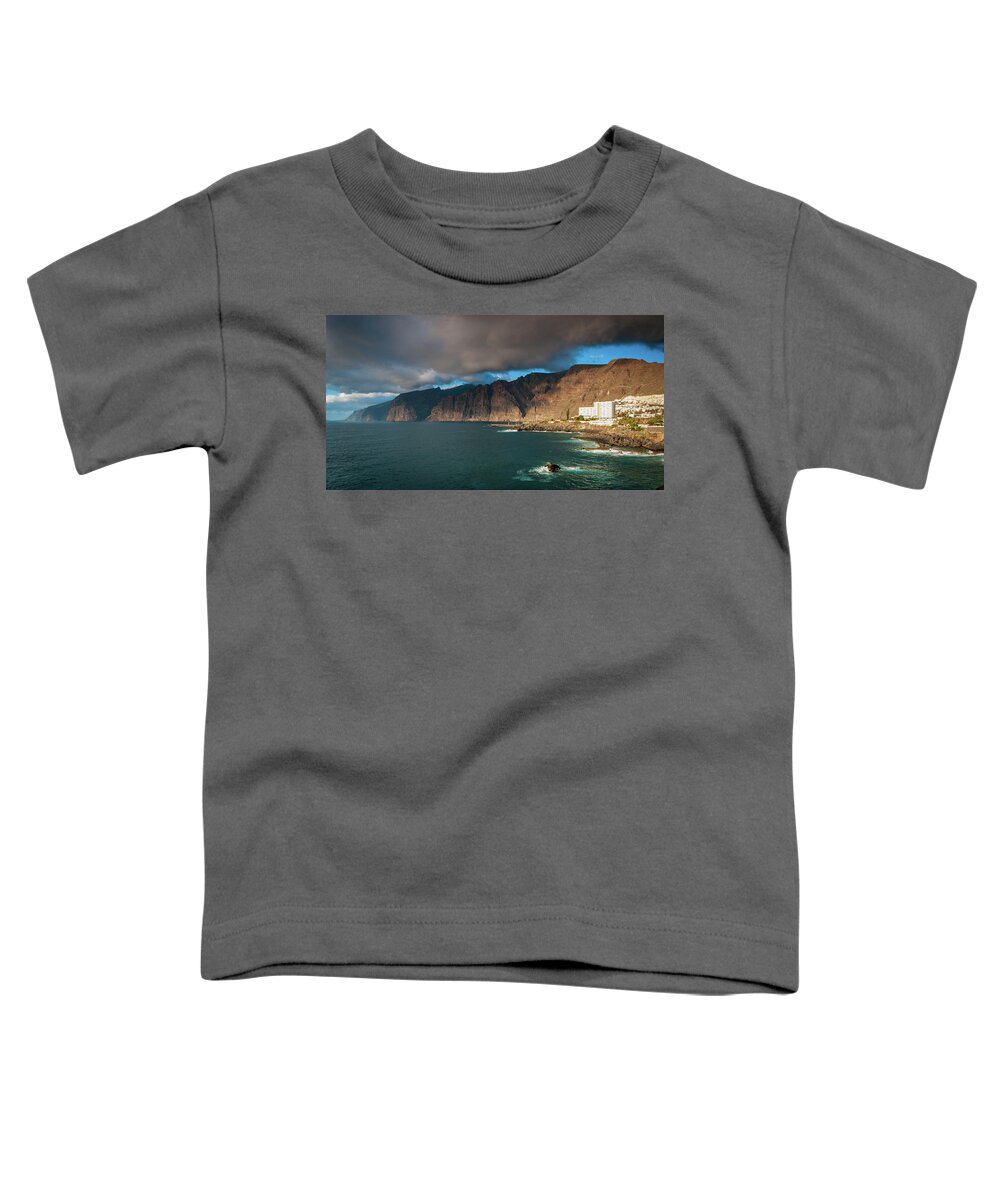 Los Gigantes Toddler T-Shirt featuring the photograph Los Gigantes #2 by Gavin Lewis