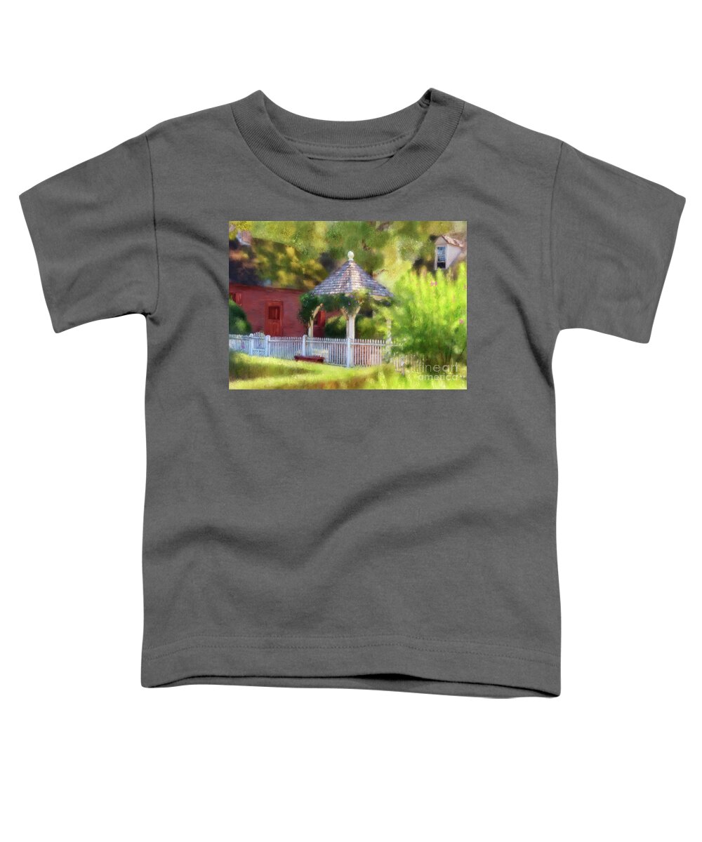 Williamsburg Toddler T-Shirt featuring the digital art A Wishing Well At Williamsburg by Lois Bryan