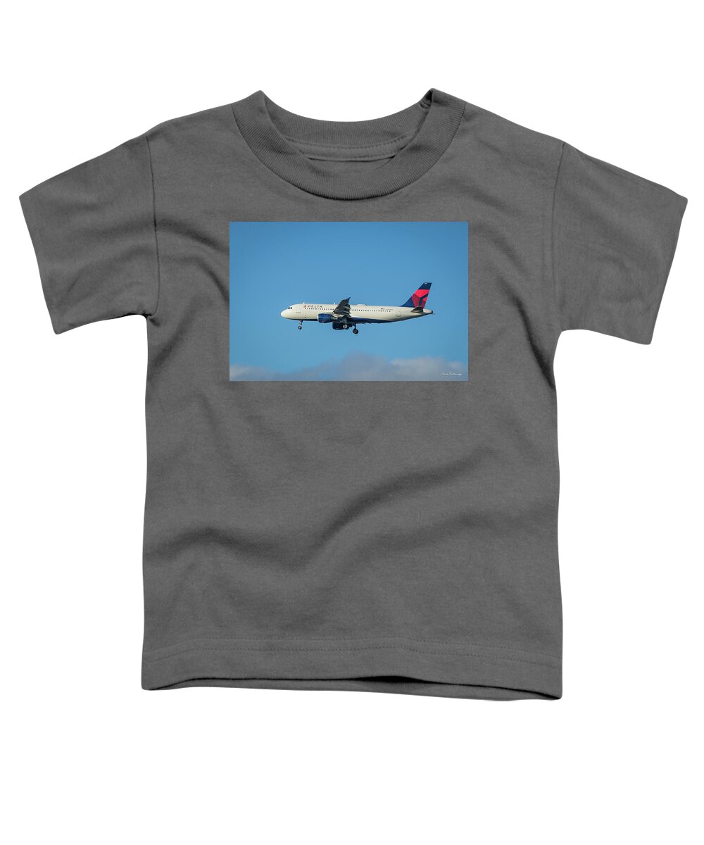 Reid Callaway Delta Air Lines Airplane N357dn Toddler T-Shirt featuring the photograph Delta Airlines Jet N357NW Airbus A320 Arriving Hartsfield Jackson Atlanta International Airport Art by Reid Callaway