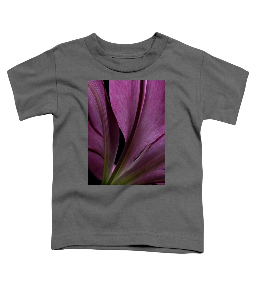 Botanical Toddler T-Shirt featuring the photograph Lily 4148 by Julie Powell