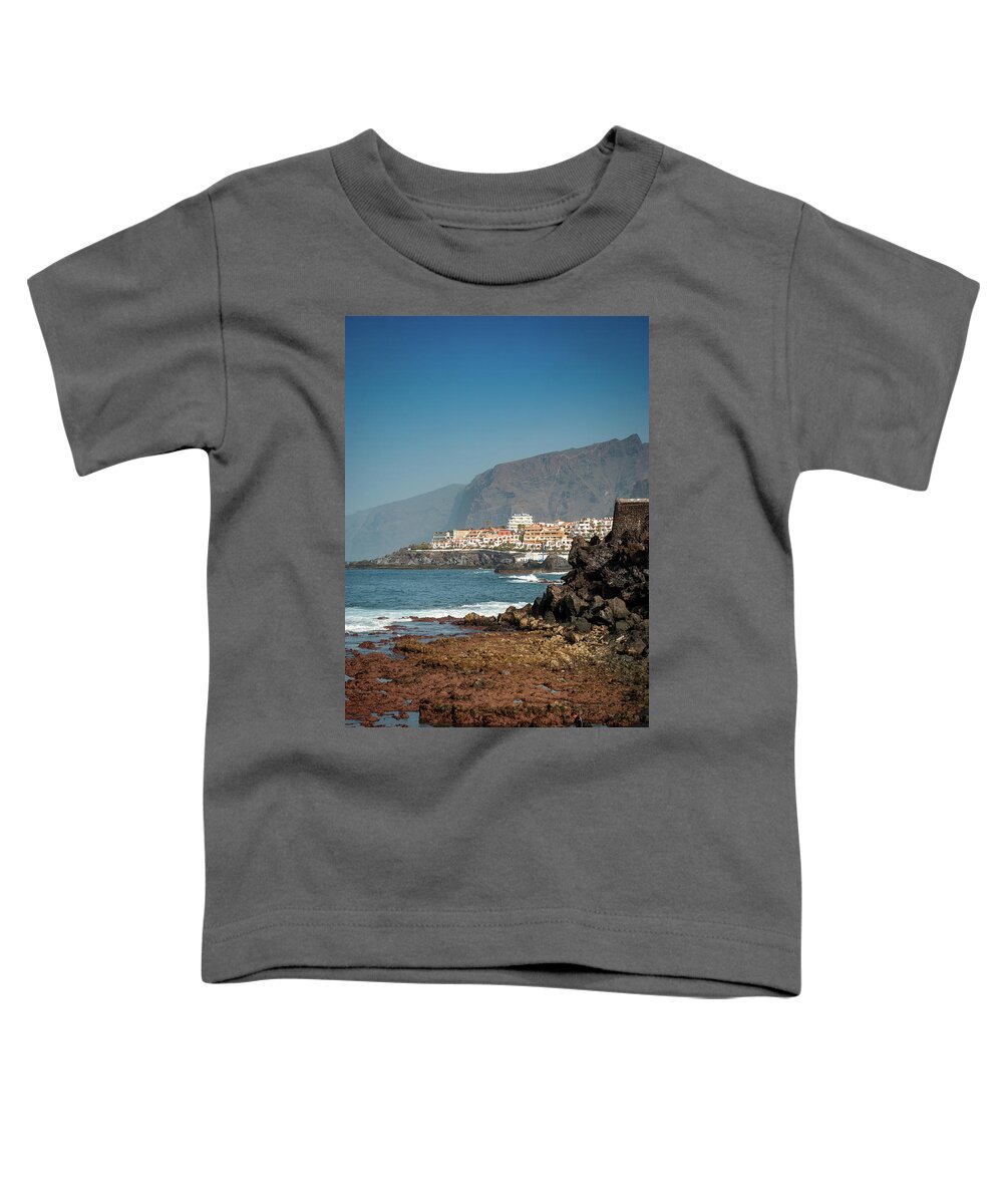 Los Gigantes Toddler T-Shirt featuring the photograph Los Gigantes by Gavin Lewis