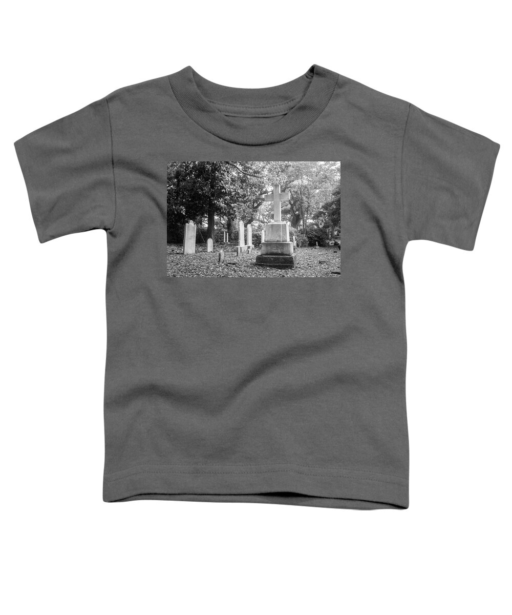 Beaufort Toddler T-Shirt featuring the photograph Old Burying Ground - Beaufort North Carolina by Bob Decker