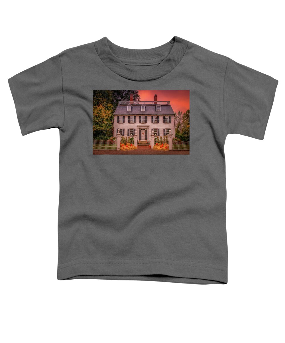 Ropes Mansion Toddler T-Shirt featuring the photograph Ropes Mansion is ready for Halloween by Jeff Folger