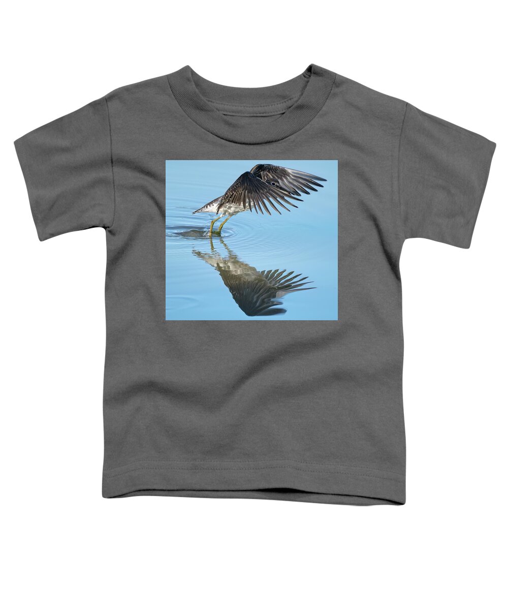 Chevalier Solitaire Toddler T-Shirt featuring the photograph Solitary sandpiper by Carl Marceau
