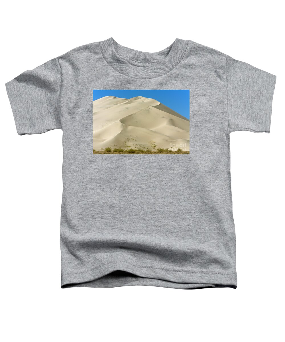 00431193 Toddler T-Shirt featuring the photograph Eureka Dunes in Death Valley #1 by Yva Momatiuk John Eastcott
