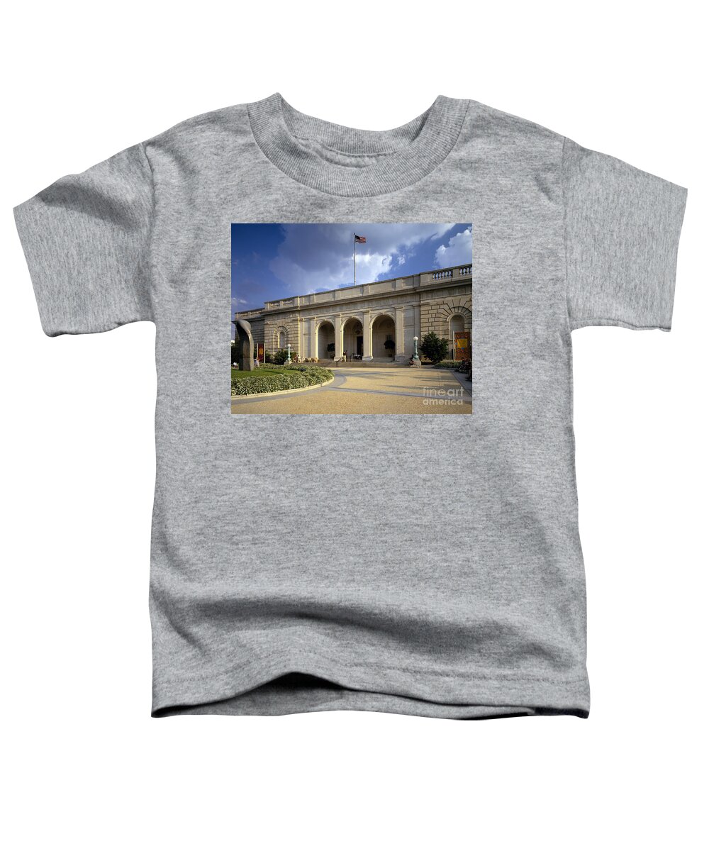 Freer Toddler T-Shirt featuring the photograph Freer Gallery Of Art by Rafael Macia
