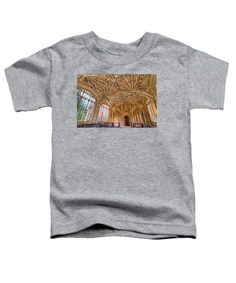 Europ Toddler T-Shirt featuring the photograph The Divinity School at the Bodleian Library by Tim Stanley