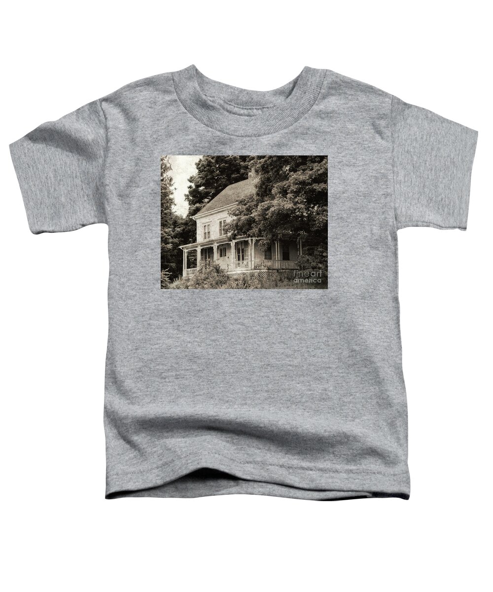 House Toddler T-Shirt featuring the photograph The House On The Hill by Joe Geraci