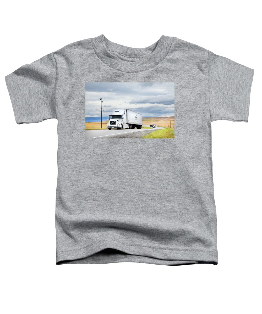  Truck Toddler T-Shirt featuring the photograph Truckin' Down The Highway by Theresa Tahara