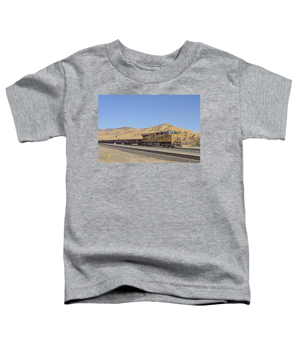 Freight Trains Toddler T-Shirt featuring the photograph Up8053 by Jim Thompson